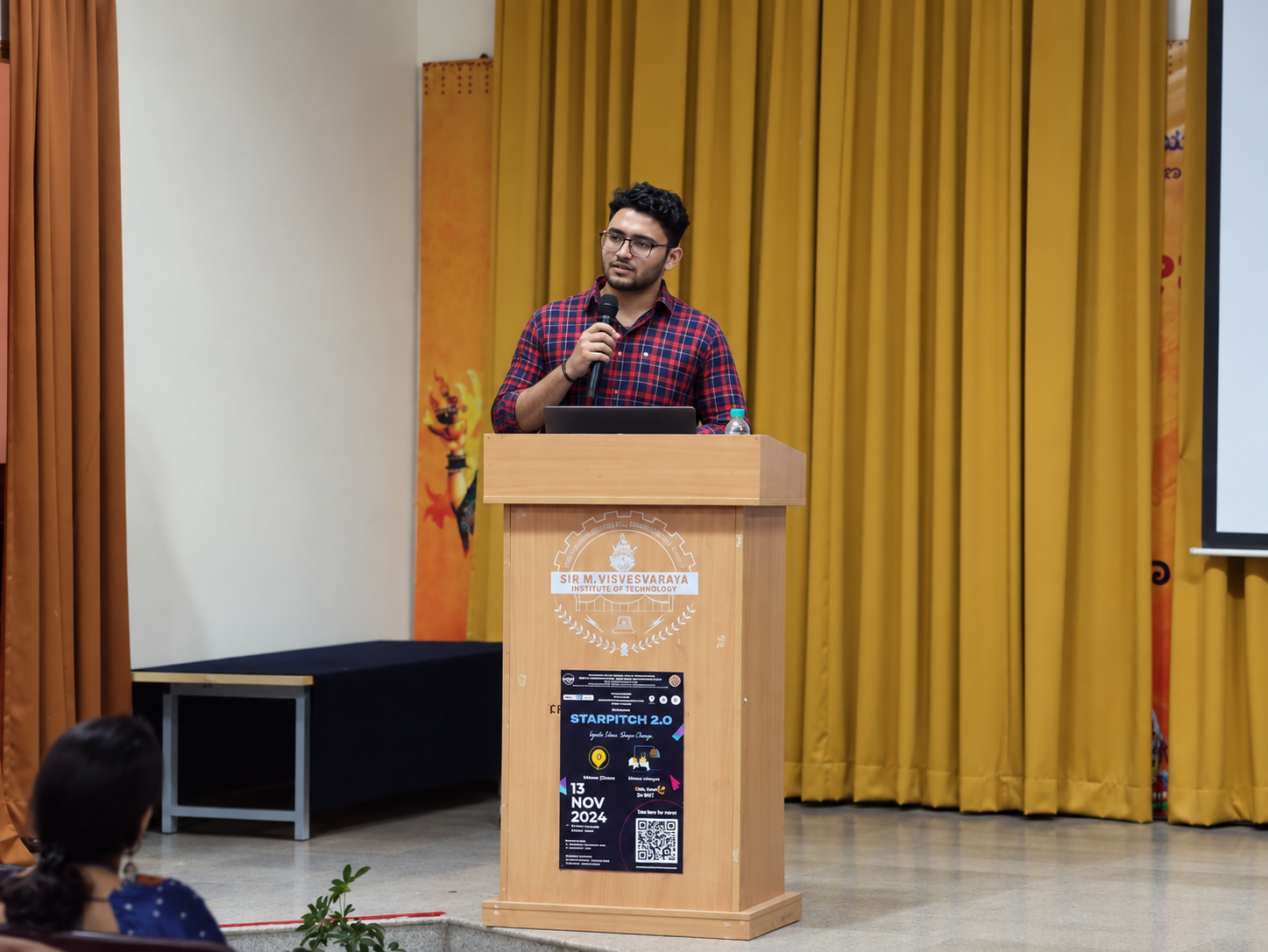 Ayush presenting his work at the Starpitch 2.0 competition